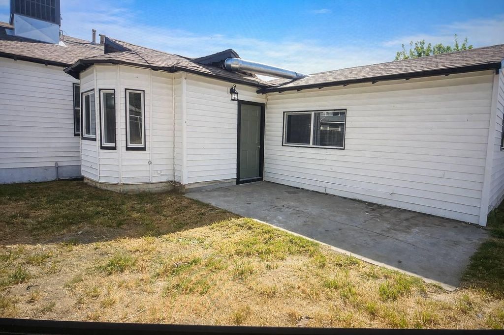 Image 38 of property listing at 210 E Bush Street, Lemoore, CA 93245