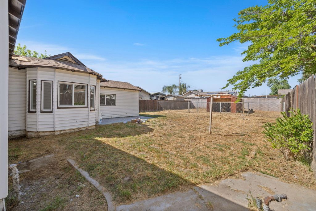 Image 39 of property listing at 210 E Bush Street, Lemoore, CA 93245