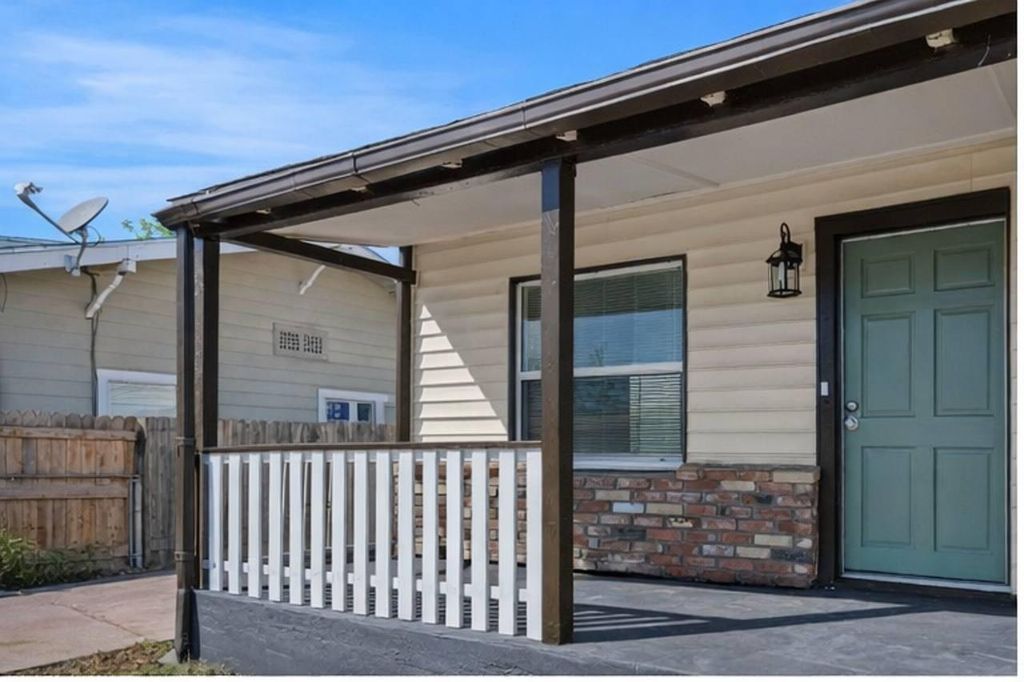 Image 5 of property listing at 210 E Bush Street, Lemoore, CA 93245