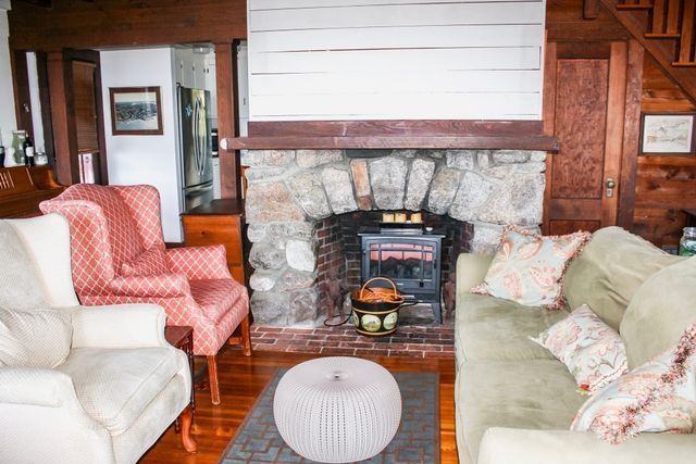 4 Diamond Ave, Gloucester, MA 01930