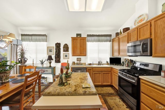 313 Trellis Ln, Vacaville, CA 95687