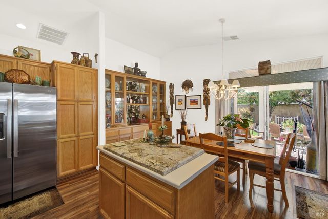 313 Trellis Ln, Vacaville, CA 95687