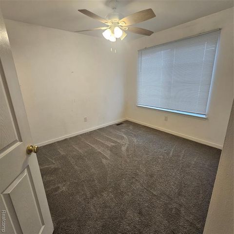 215 Oak Ridge Drive, Pontiac, MI 48341