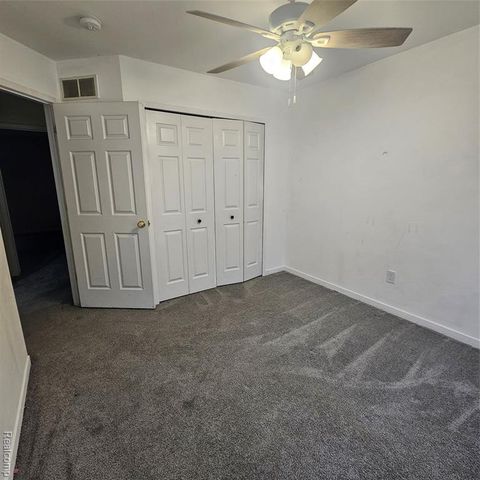 215 Oak Ridge Drive, Pontiac, MI 48341