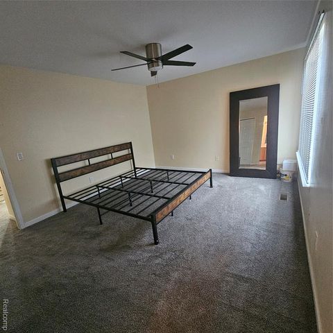 215 Oak Ridge Drive, Pontiac, MI 48341