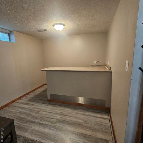 215 Oak Ridge Drive, Pontiac, MI 48341