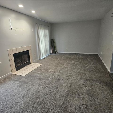 215 Oak Ridge Drive, Pontiac, MI 48341