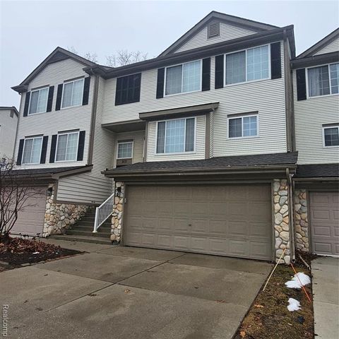 215 Oak Ridge Drive, Pontiac, MI 48341