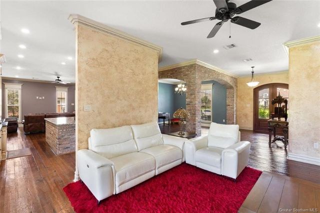 2215 Longue Vue Drive, Lake Charles, LA 70605