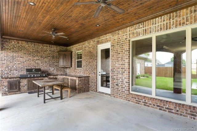 2215 Longue Vue Drive, Lake Charles, LA 70605