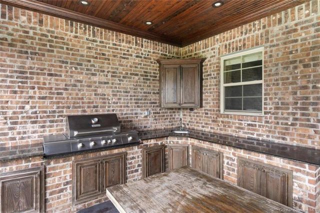 2215 Longue Vue Drive, Lake Charles, LA 70605