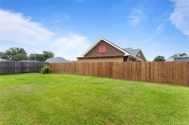 2215 Longue Vue Drive, Lake Charles, LA 70605