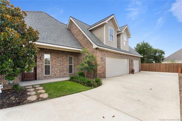 2215 Longue Vue Drive, Lake Charles, LA 70605