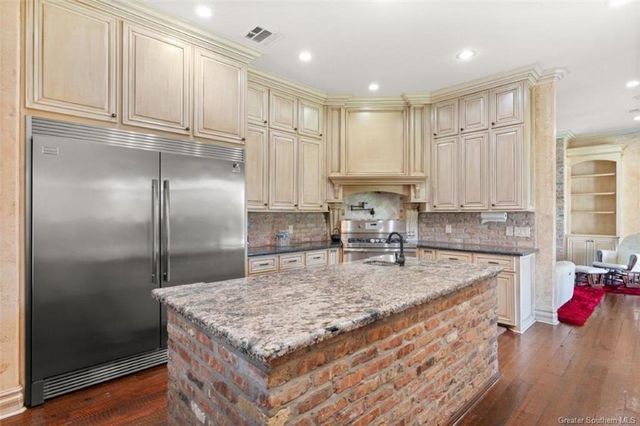 2215 Longue Vue Drive, Lake Charles, LA 70605