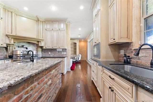 2215 Longue Vue Drive, Lake Charles, LA 70605