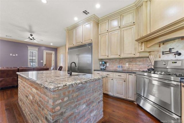 2215 Longue Vue Drive, Lake Charles, LA 70605