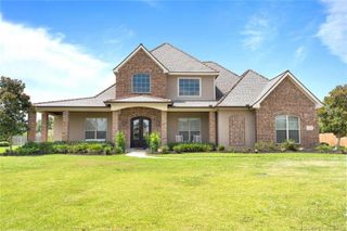 2215 Longue Vue Drive, Lake Charles, LA 70605