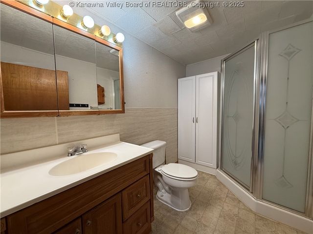 898 Thunder Road, Chapmanville, WV 25508