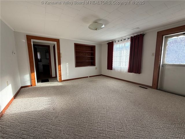 898 Thunder Road, Chapmanville, WV 25508