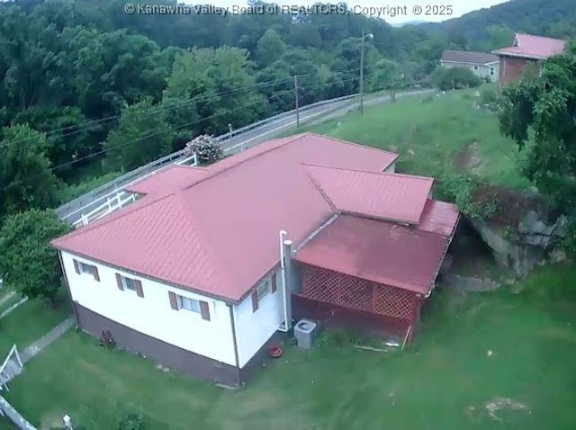 898 Thunder Road, Chapmanville, WV 25508