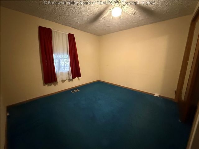 898 Thunder Road, Chapmanville, WV 25508