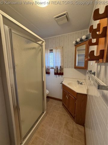 898 Thunder Road, Chapmanville, WV 25508