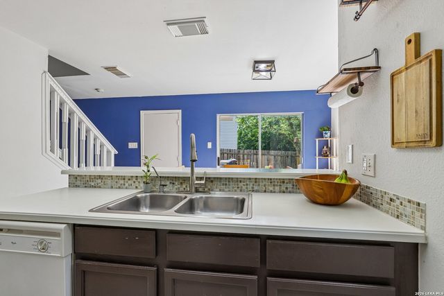 8810 Bridgefield, San Antonio, TX 78240