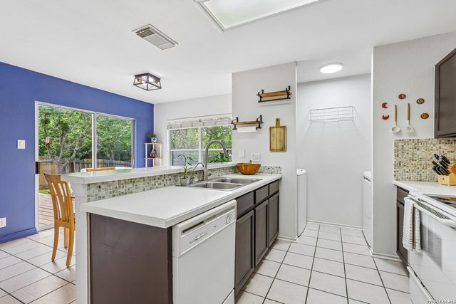 8810 Bridgefield, San Antonio, TX 78240