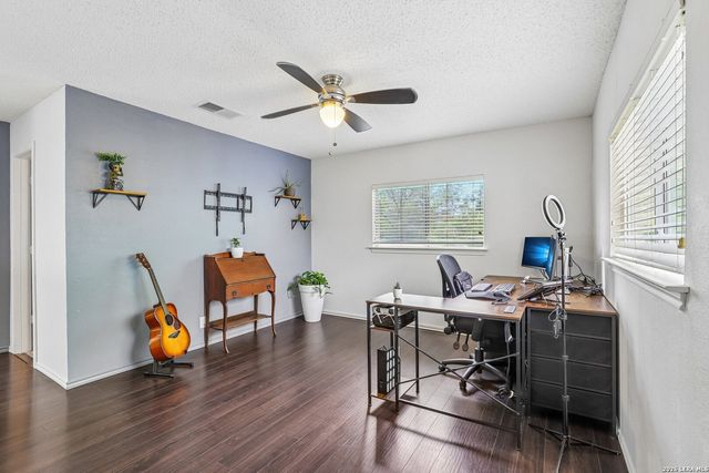 8810 Bridgefield, San Antonio, TX 78240