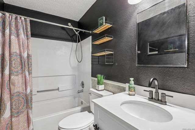 8810 Bridgefield, San Antonio, TX 78240