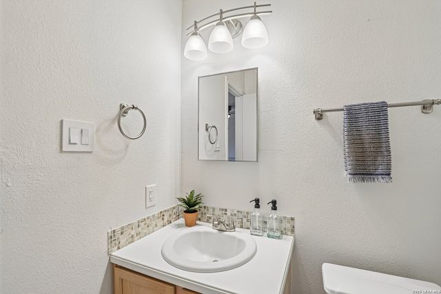 8810 Bridgefield, San Antonio, TX 78240