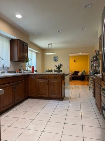 1410 Margate Drive, Buffalo Grove, IL 60089