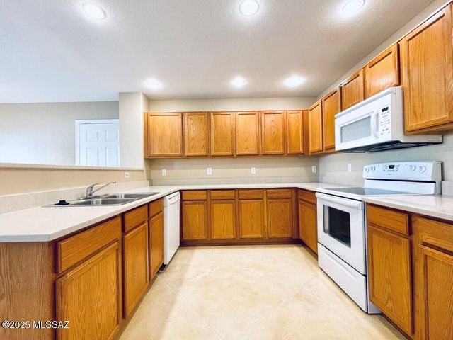 2736 N Neruda Lane, Tucson, AZ 85712