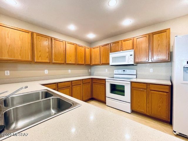 2736 N Neruda Lane, Tucson, AZ 85712