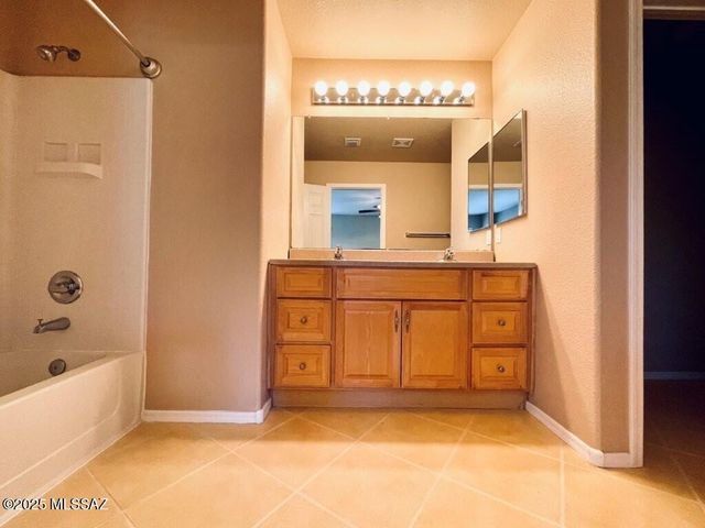 2736 N Neruda Lane, Tucson, AZ 85712