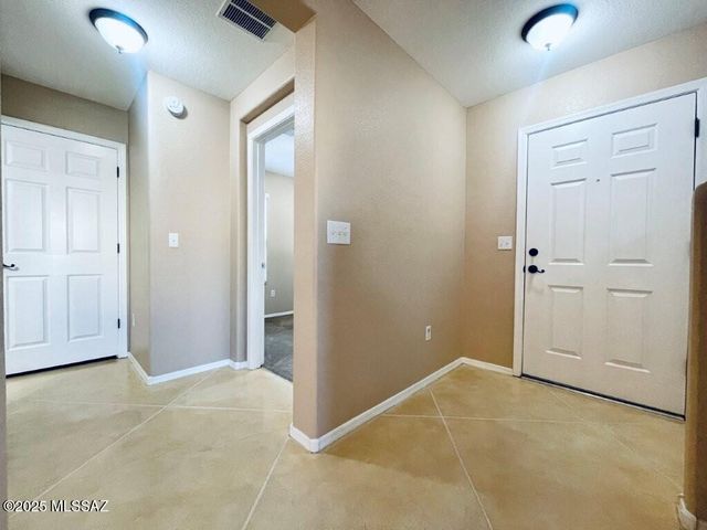 2736 N Neruda Lane, Tucson, AZ 85712