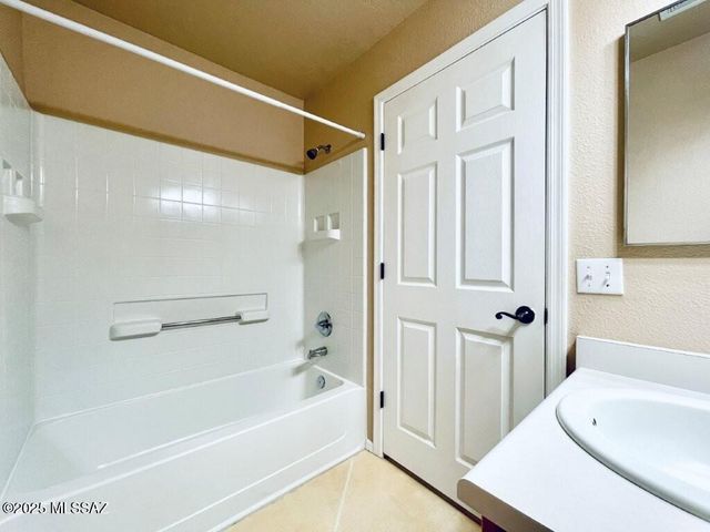 2736 N Neruda Lane, Tucson, AZ 85712