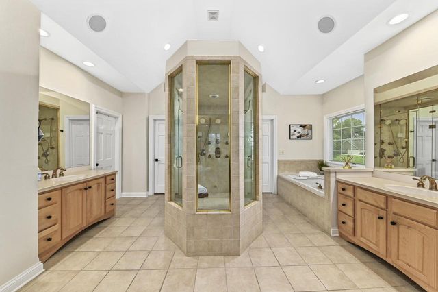 N51W19090 Crest View TERRACE, Menomonee Falls, WI 53051