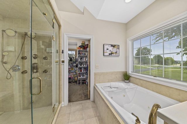 N51W19090 Crest View TERRACE, Menomonee Falls, WI 53051
