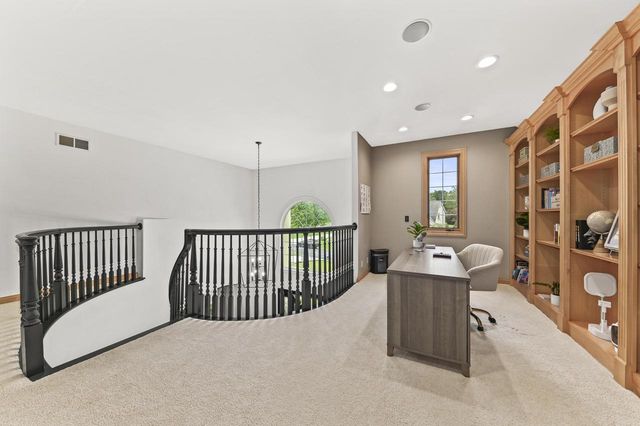 N51W19090 Crest View TERRACE, Menomonee Falls, WI 53051