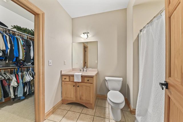 N51W19090 Crest View TERRACE, Menomonee Falls, WI 53051