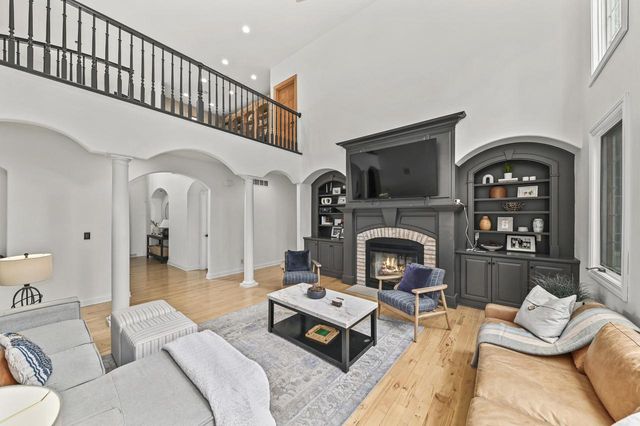 N51W19090 Crest View TERRACE, Menomonee Falls, WI 53051