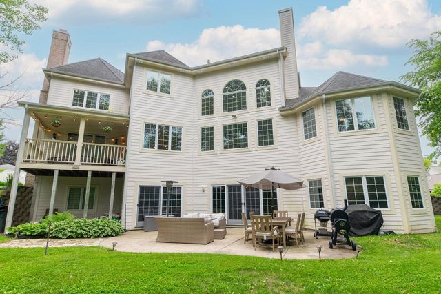 N51W19090 Crest View TERRACE, Menomonee Falls, WI 53051