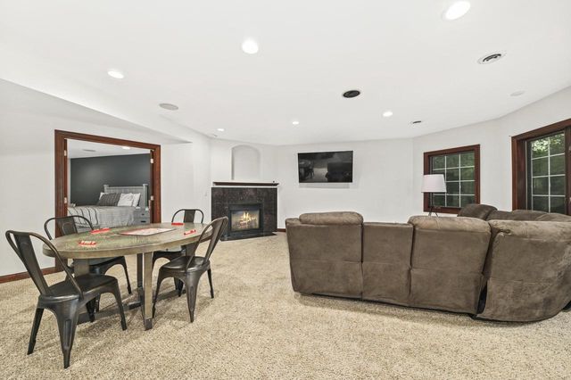 N51W19090 Crest View TERRACE, Menomonee Falls, WI 53051