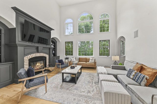 N51W19090 Crest View TERRACE, Menomonee Falls, WI 53051