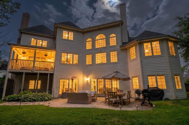 N51W19090 Crest View TERRACE, Menomonee Falls, WI 53051