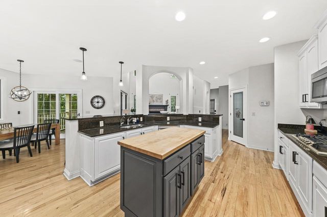 N51W19090 Crest View TERRACE, Menomonee Falls, WI 53051