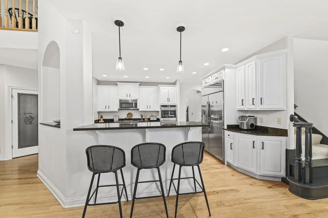 N51W19090 Crest View TERRACE, Menomonee Falls, WI 53051