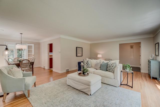 329 Stonebridge Boulevard, Saint Paul, MN 55105