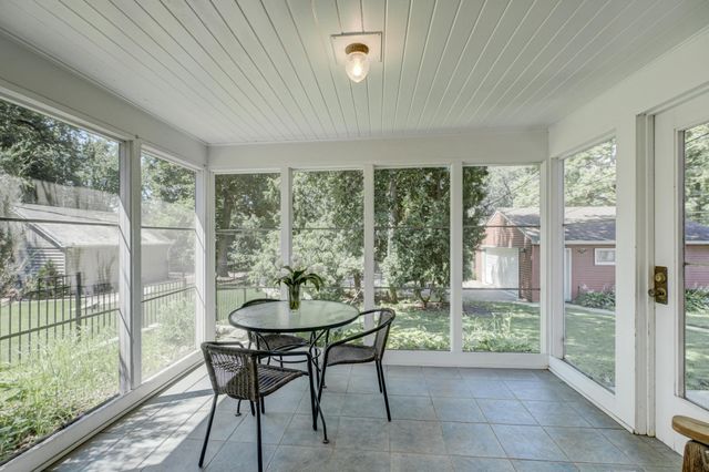 329 Stonebridge Boulevard, Saint Paul, MN 55105